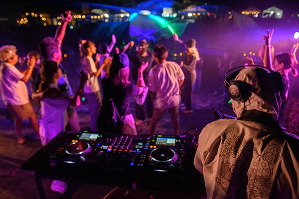 DJ