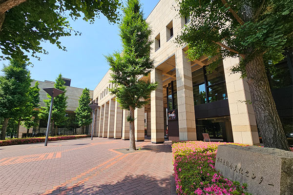 県総合文化センター外観
