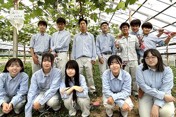 フルーツを通して「育てる」ことを学んでいる高校生を「育てたい」！！“減少していくフルーツ農家と地域産業を守るために”