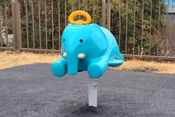 新しい遊具