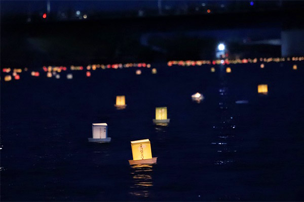石巻川開き祭り　灯篭流し