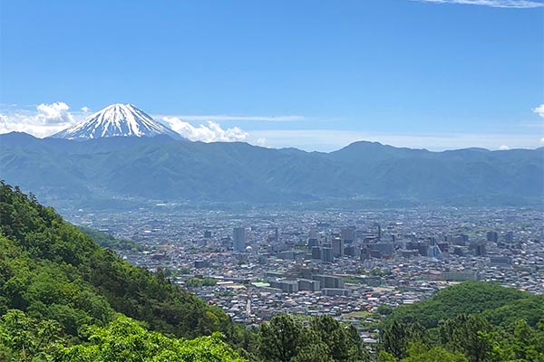 甲府の水と太陽で生まれる“水素”などの再生可能エネルギーの力で「来て楽しい」「住んでよかった」環境にやさしいまちをつくりたい！