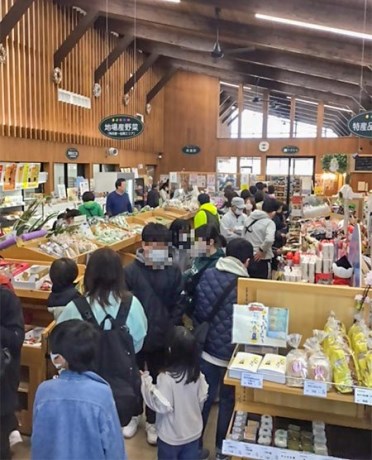 混雑時の直売所の様子