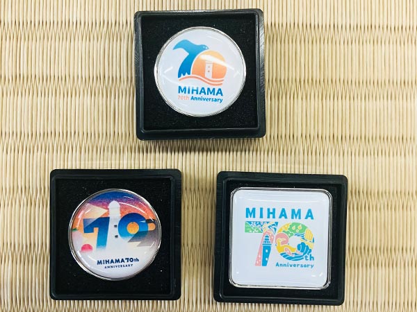 町制70周年の記念ロゴを使用したピンバッジ