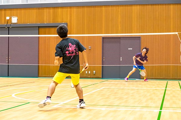 現役のトップアスリートによる世界レベルのバドミントン指導を白糠町の子どもたちへ!
