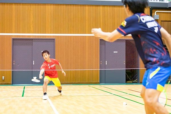 現役のトップアスリートによる世界レベルのバドミントン指導を白糠町の子どもたちへ!