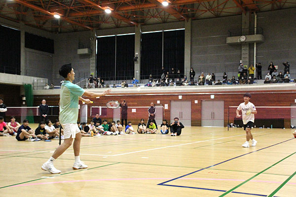 桃田選手とスパーリングをする選手②