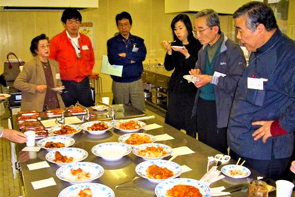「キムチ日本一の都市研究会」では商品開発や流通、栄養学など多方面からキムチの可能性を研究しました。