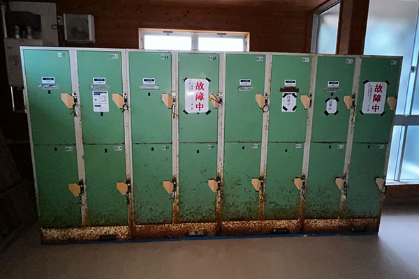 塩害で腐食したロッカー